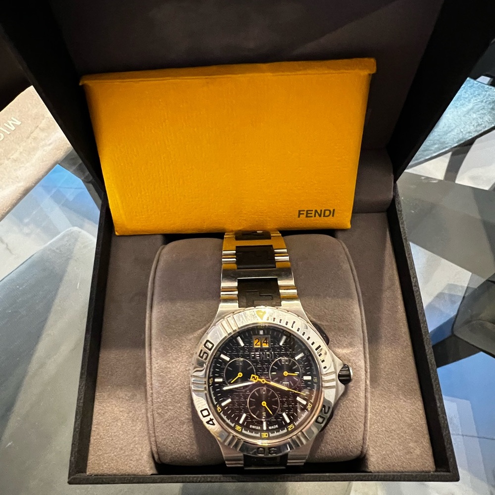 Fendi Watch. Black/Chrome Band.